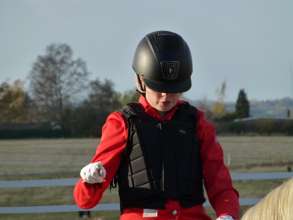 Stævnebilleder fra Vestervang Rideklub!<3 - Hov hov Tilde man må ikke pege! XD billede 8