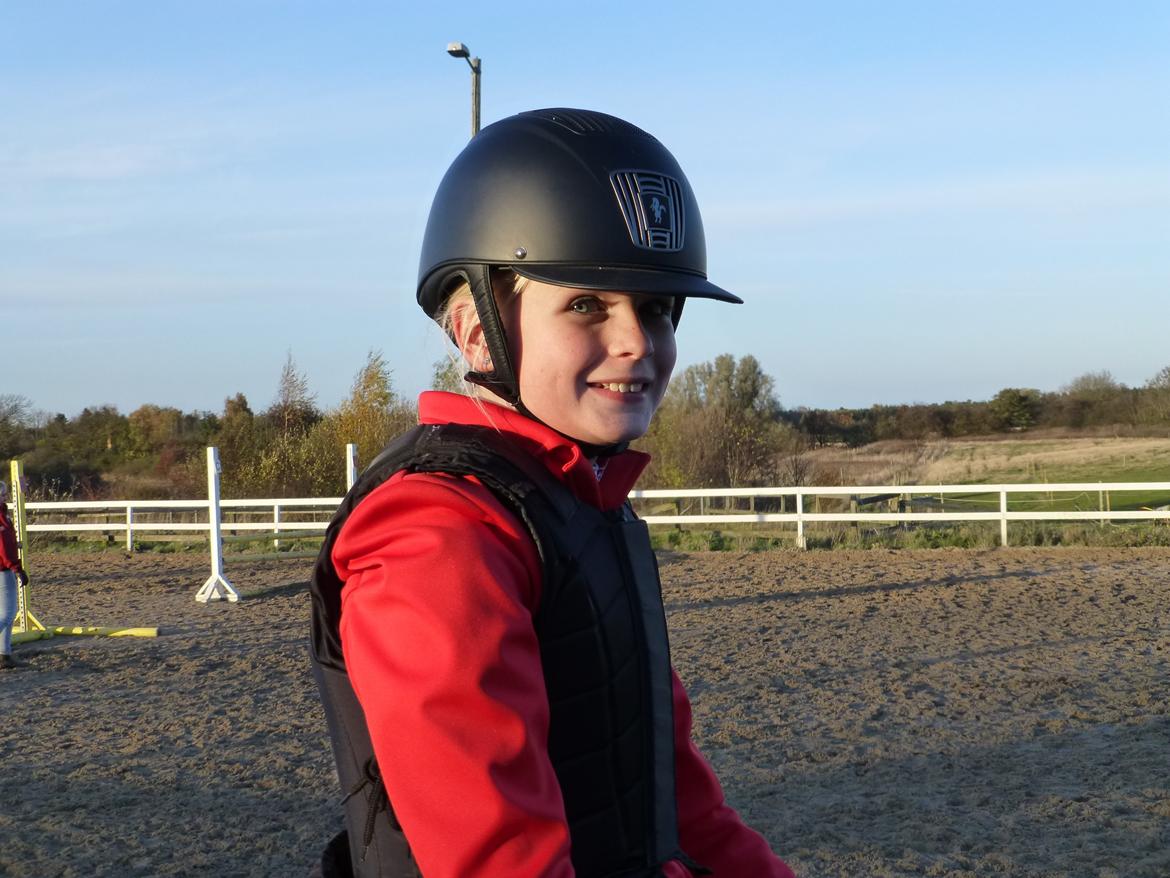 Stævnebilleder fra Vestervang Rideklub!<3 - øh smil? glasøjne! XD billede 14