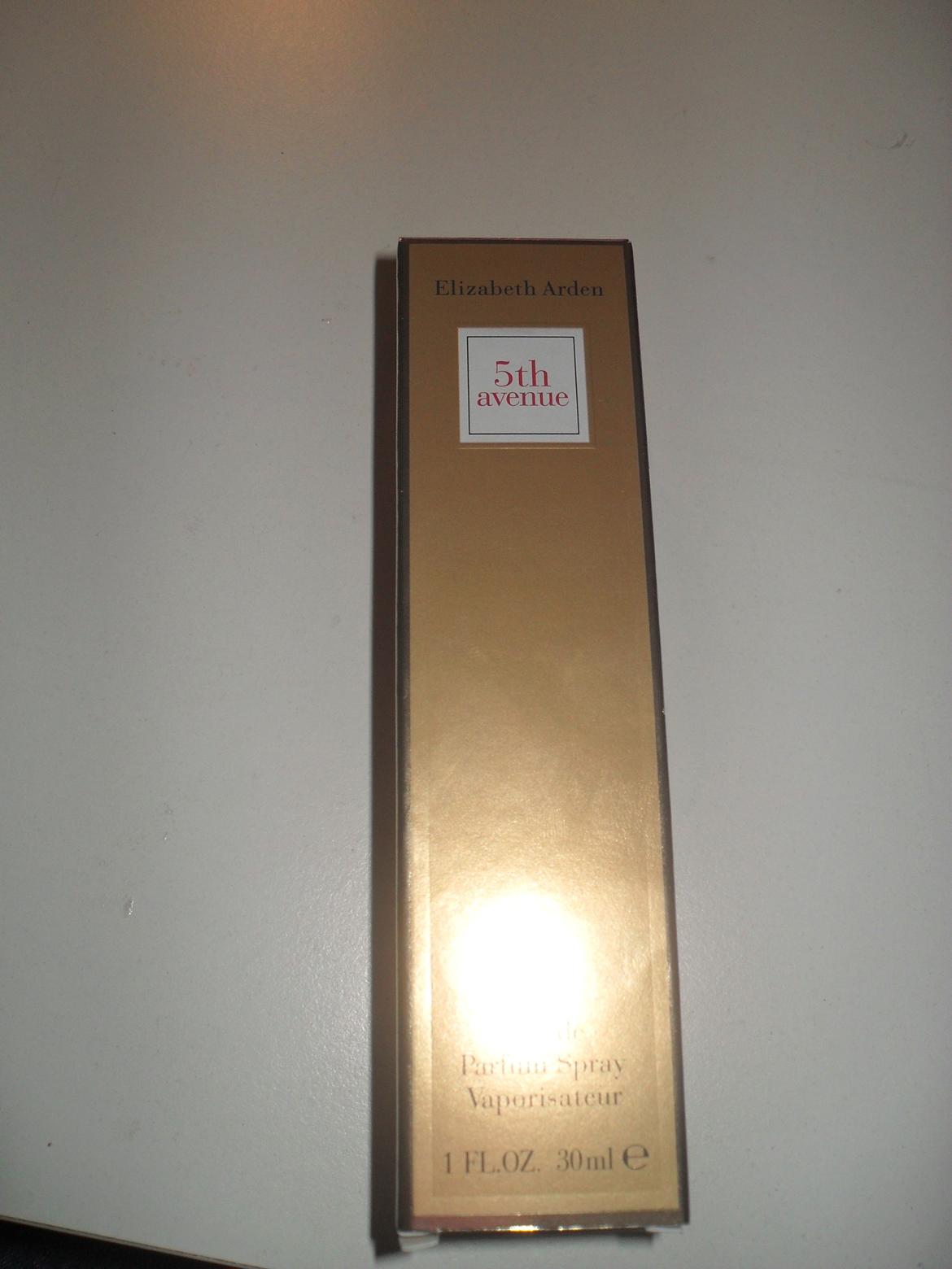 Mine julegaver 2012!  - En god parfume fra min kærestes 3 fætre :) billede 3