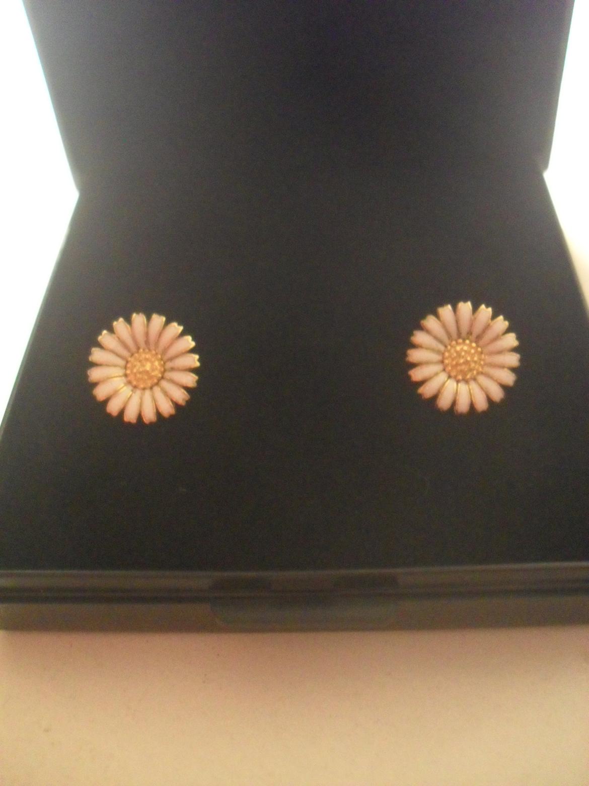 Mine julegaver 2012!  - Mine elskede Margurit øreringe jeg har fået af mine 3 dejlige svigerinder :) billede 4