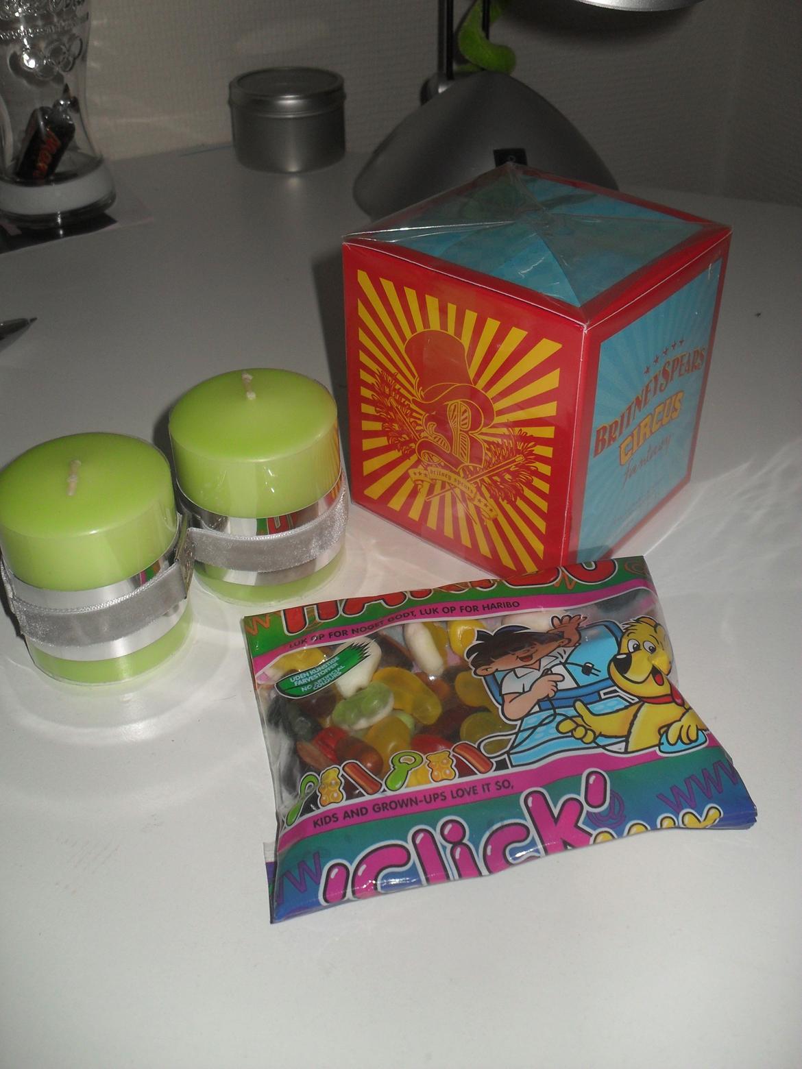 Mine julegaver 2012!  - super god parfume fra bedste veninden :) billede 12
