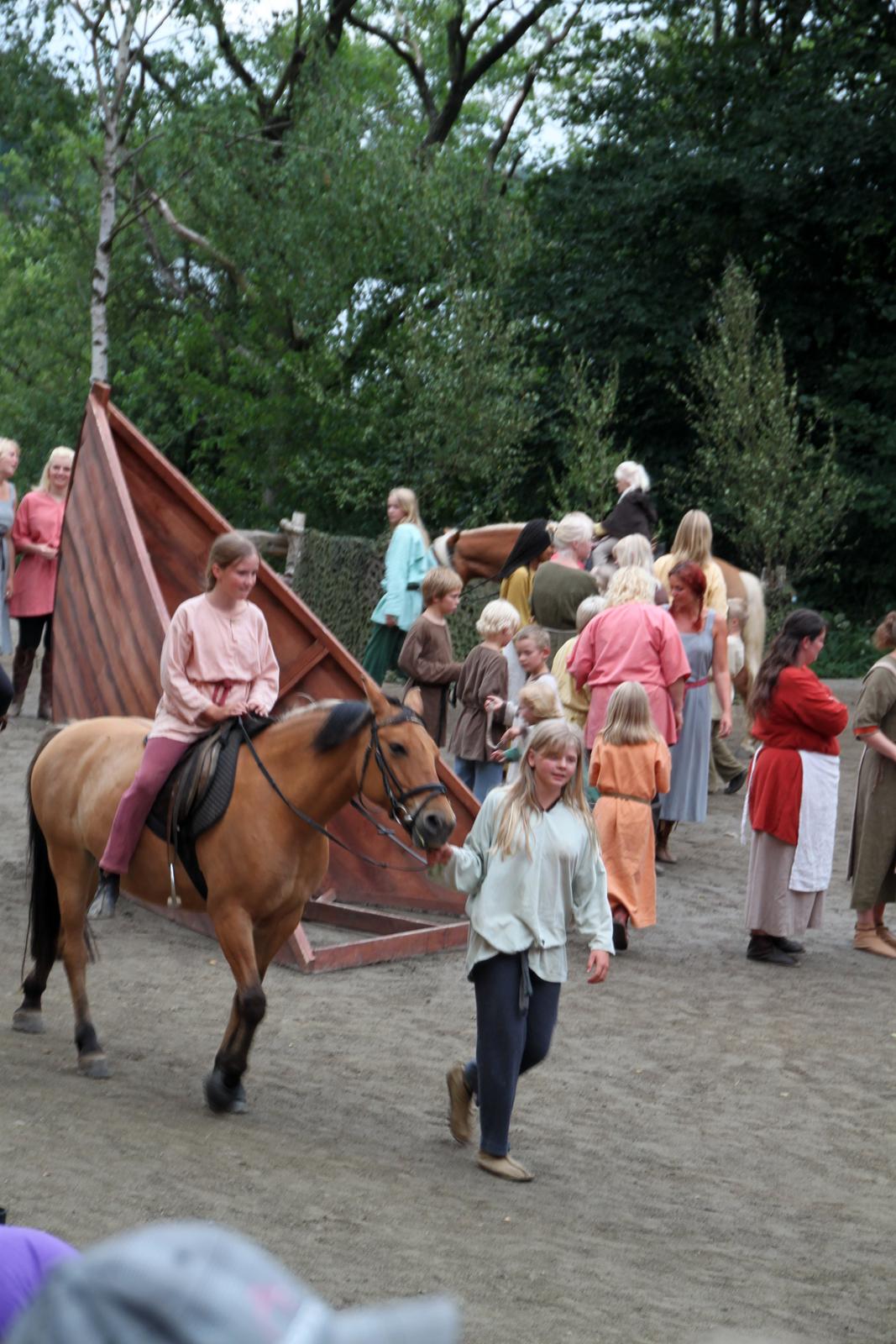 Gamle billeder :) - Bambi og jeg til vikingespillet billede 13