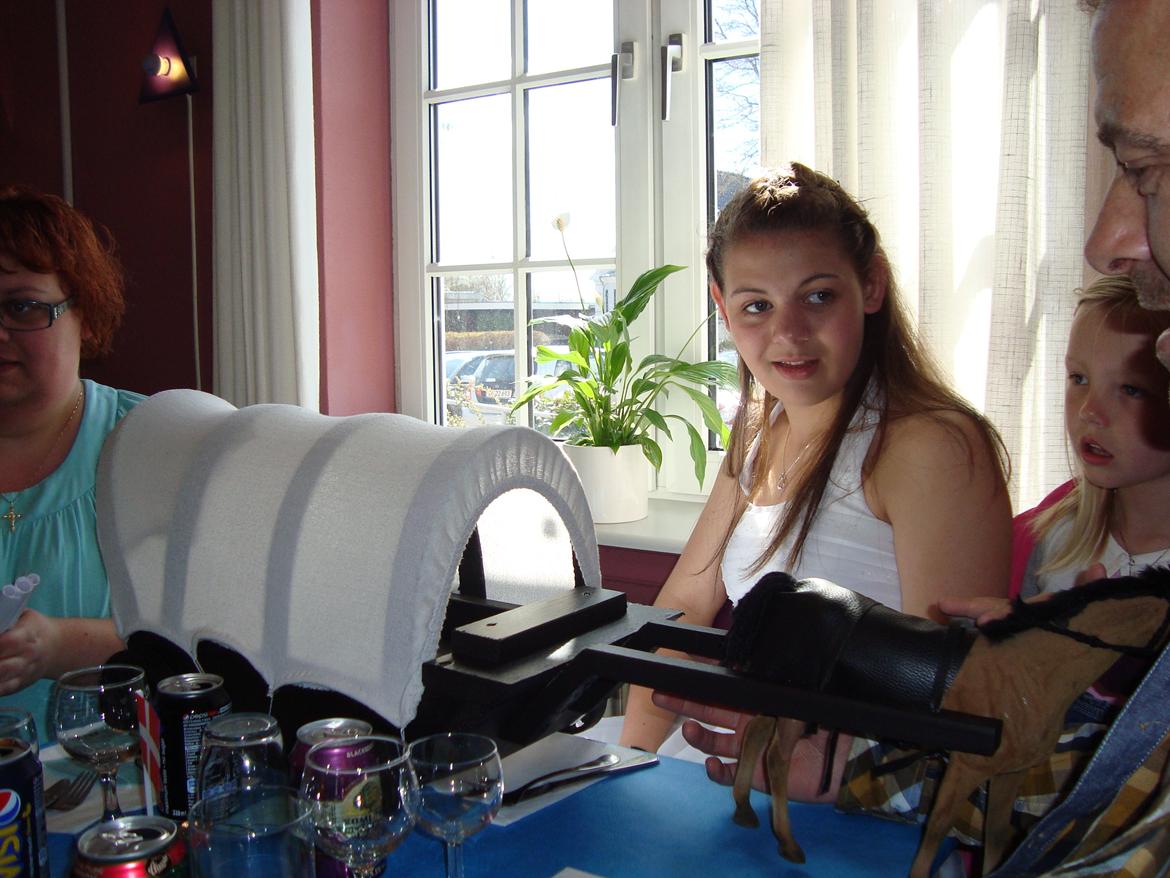 konfirmation d. 28/4-13<3<3 - min sangskjuler fra min fra og mor og deres kærester og mine søskende billede 18