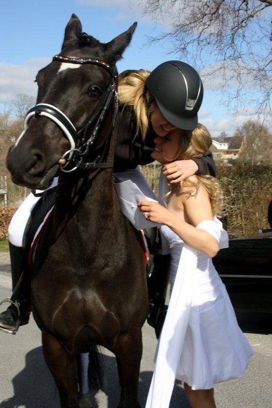 Konfi 28/04-13 - Fabbe kom ned til kirken med hjælp fra skønne Anne<3  billede 4