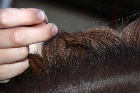 Lær at sy rosenknopper. - 7.
Når nålen skal tilbage igen, så stik den igennem ca., samme sted som den kom ud, ellers kan de komme til at se rodet ud. billede 7