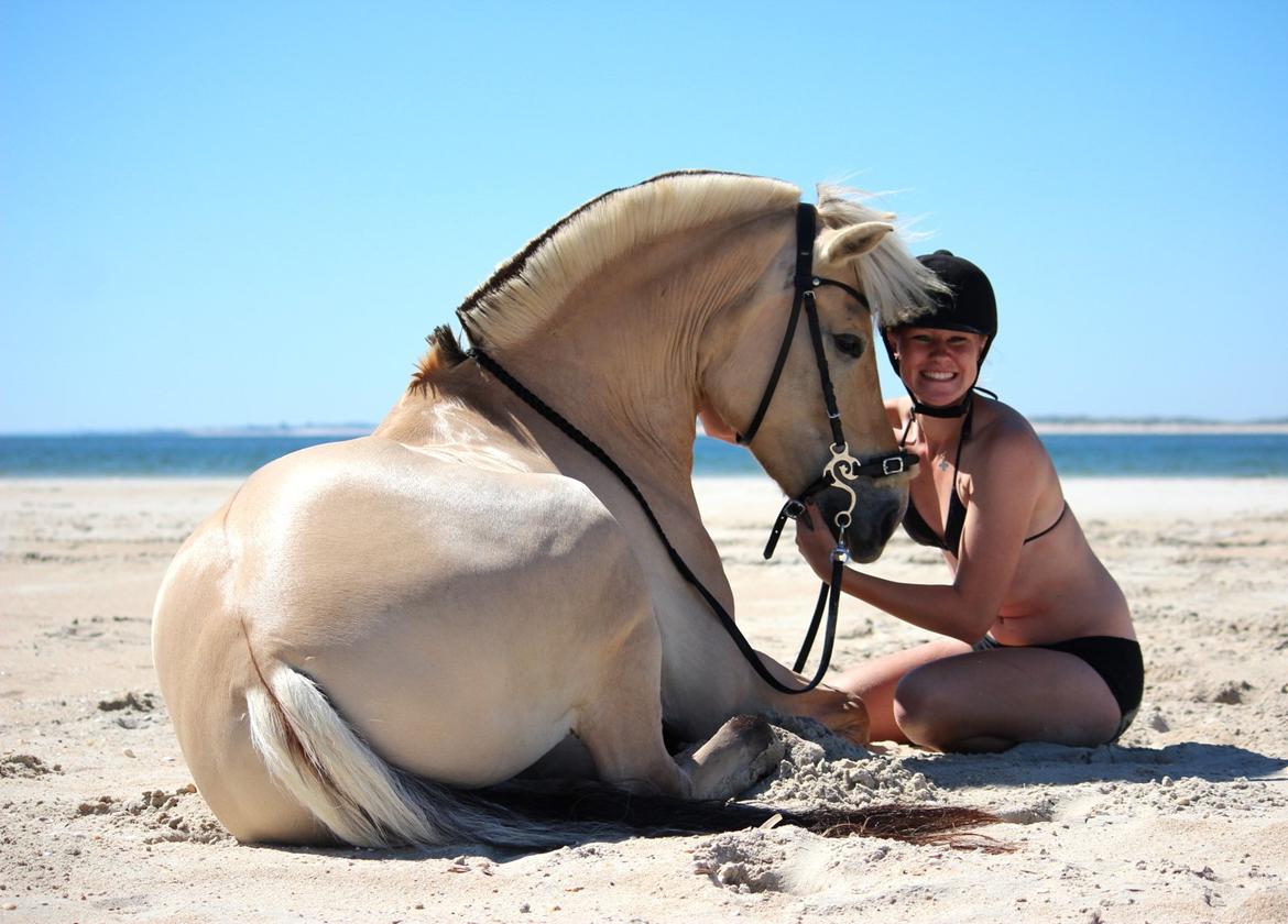På ferie til Rømø - Freja og jeg, med det smukke hav i baggrunden. billede 9
