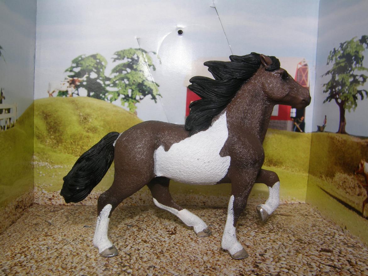 Mine Schleich Dyr - Navn: Brúnskjóni (Brunbroget). Race: Islænder. Køn: Hingst. Alder: 8 år billede 146