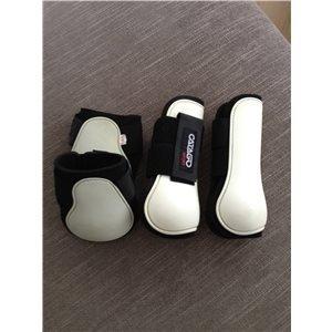 55 DAGE PÅ HESTEGALLERI - Dag 14: Et billede af det udstyr du købte sidst: Catago hvide gamascher til stævne.<3 billede 14