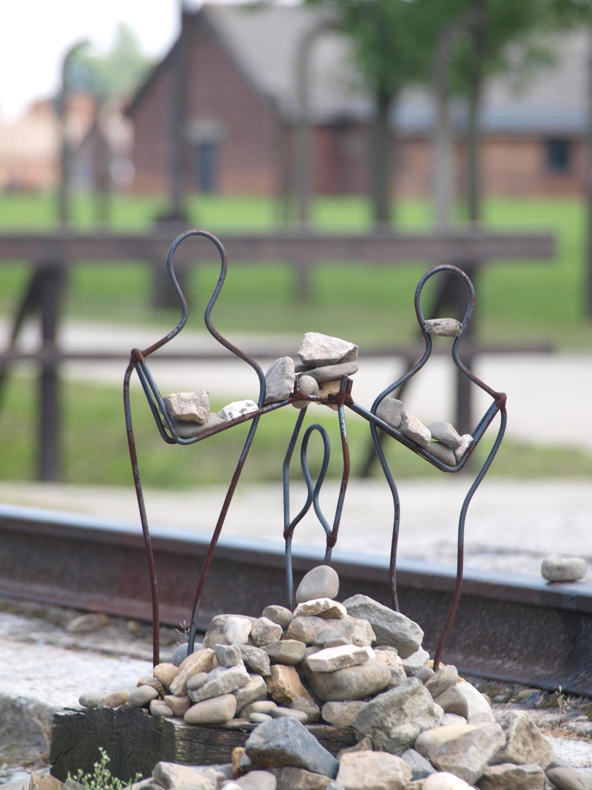 Min ferie i polen sommer 2013 - et kunstværk som stod for enden af skinderne billede 22