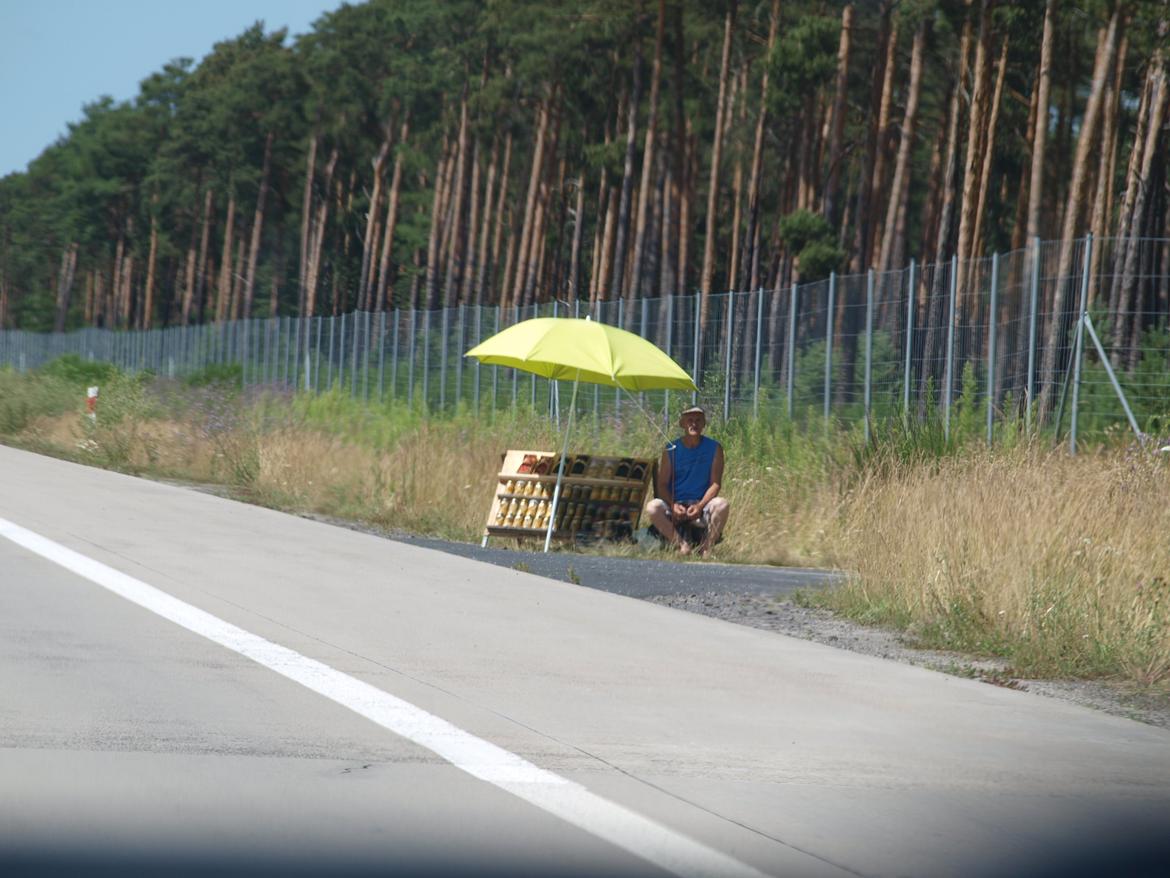 Min ferie i polen sommer 2013 - ja her ser vi sådan en bod ude ved motorvejen her er vi på vej til Berlin  billede 31