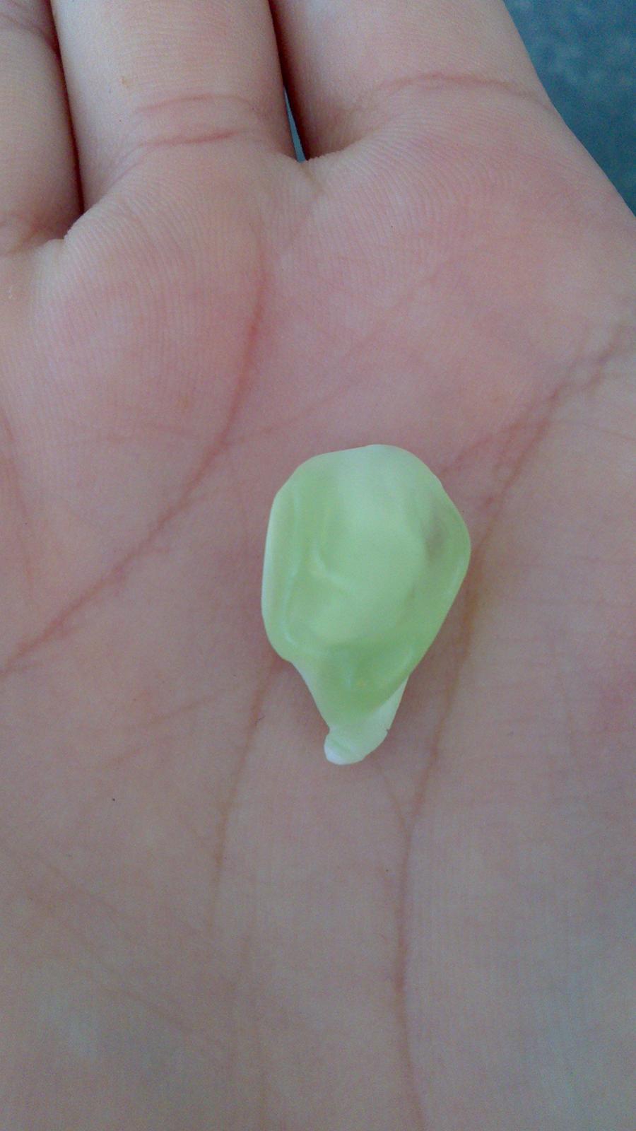 underligt mad  - et grønt æg som er blevet kørt over billede 2