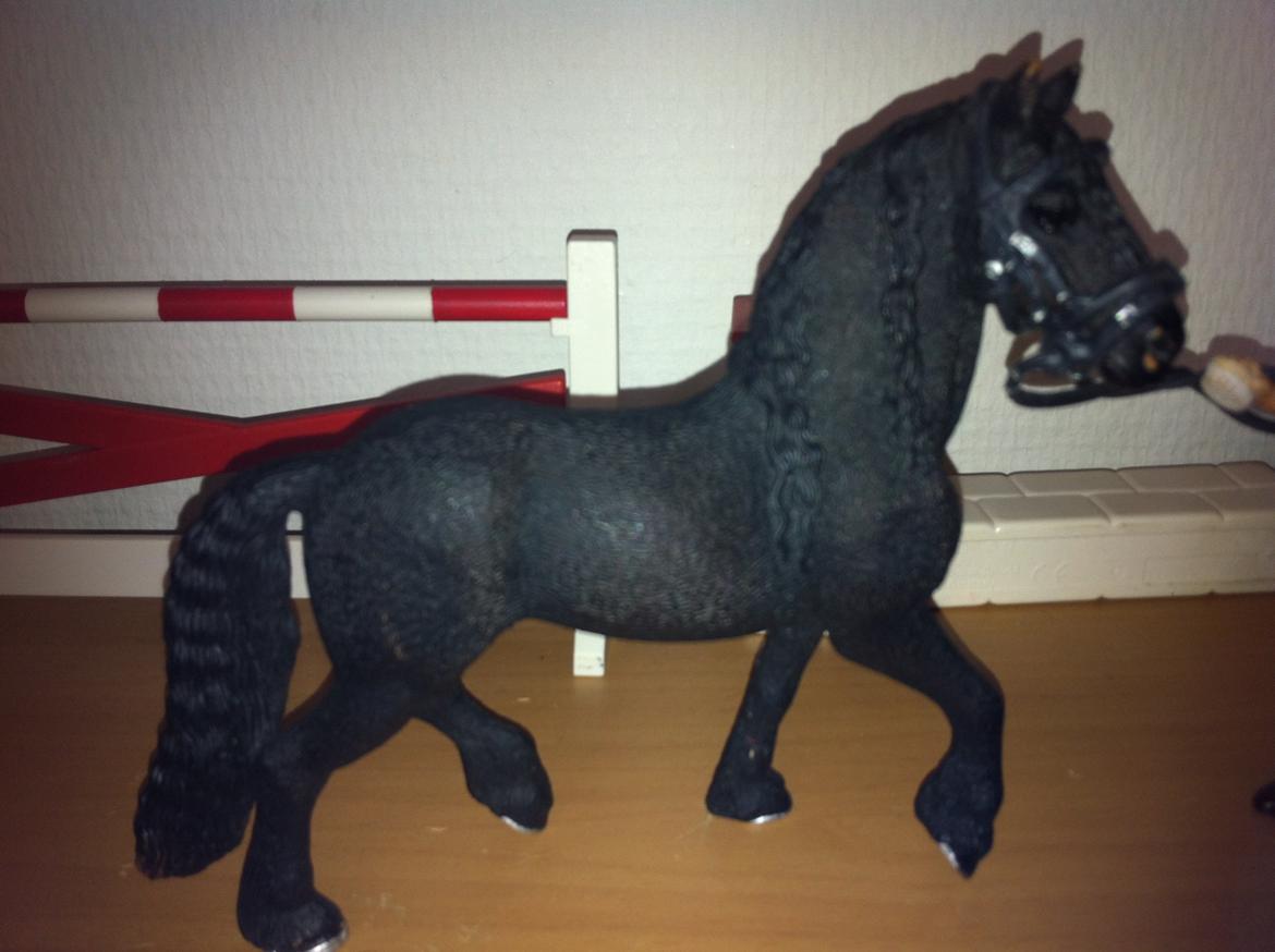 Mine Schleich Heste - Leonardo køn:hingst alder:12 stg:168
bruges til: dressur stævner og avl
 Solgt! billede 32