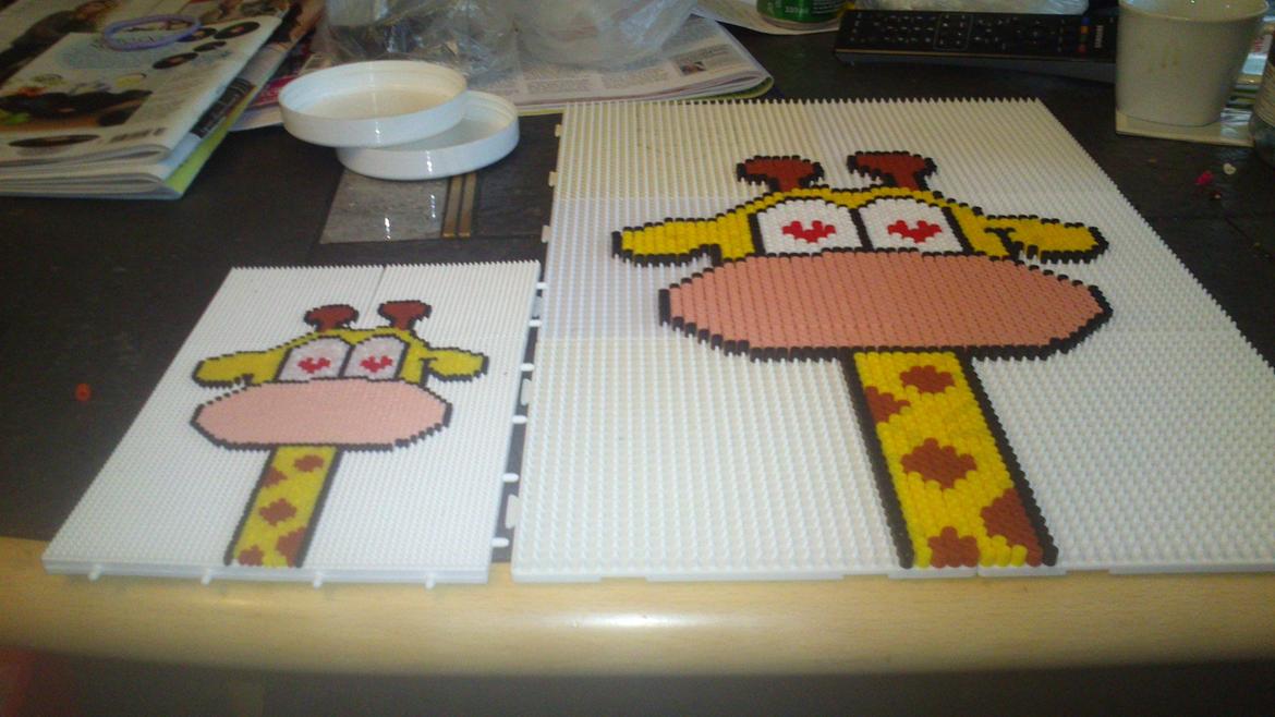 min kreativitet - den store giraf er normale midi hama perler den lille er de små mini perler :D(det var den lille der tog længst tid) billede 24