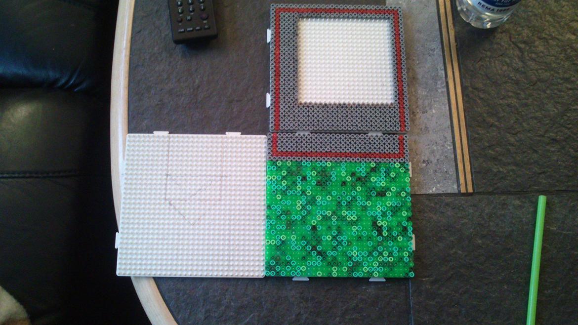 min kreativitet - her ser man det igen der mangler stadigvæk gulvtæppe og jeg mangler at lave 2 grønne plader (den tomme hvide er en af dem) billede 23