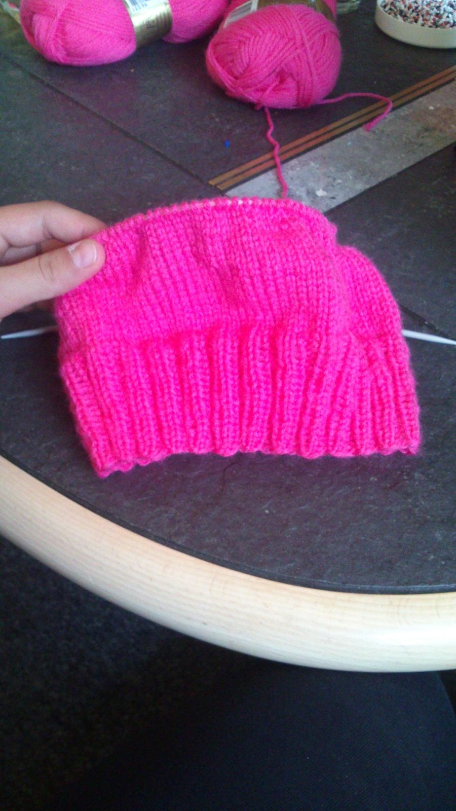 min kreativitet - her er jeg nået lidt længer
jeg startet den 17 sep og den 19 var jeg her jeg har kun strikket lidt om morgen og ellers om aften dog havde jeg arbejdet lidt med den om eftermiddagen på dette billede billede 17