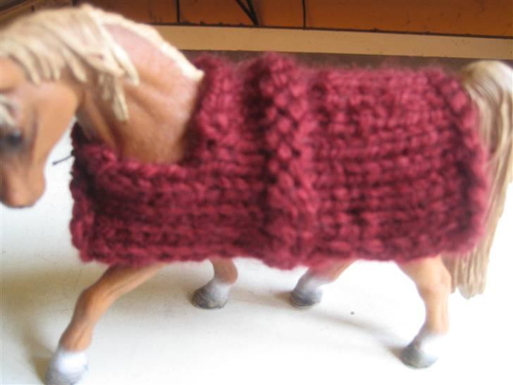 Mit Schleich udstyr - Bordeaux farvet dækken
Strkket billede 1