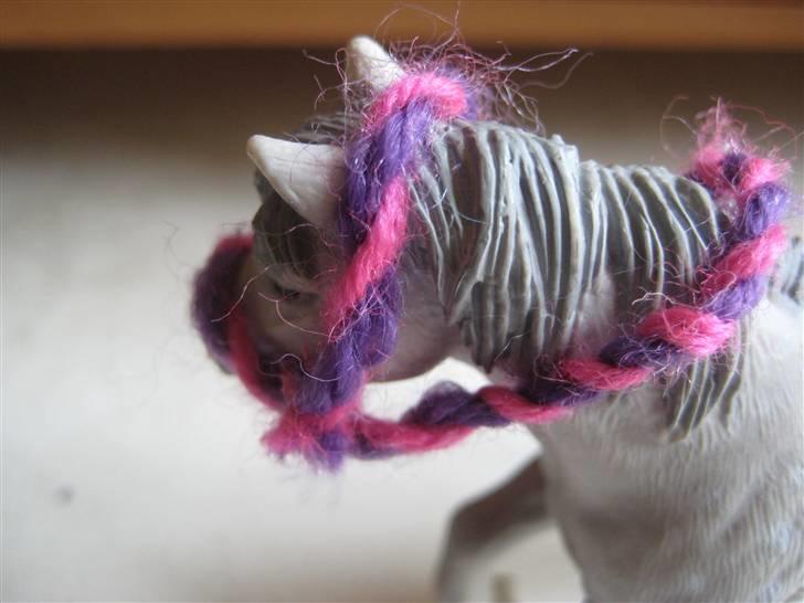 Mit Schleich udstyr - Pony trense
Snoet
Pink og lilla billede 25