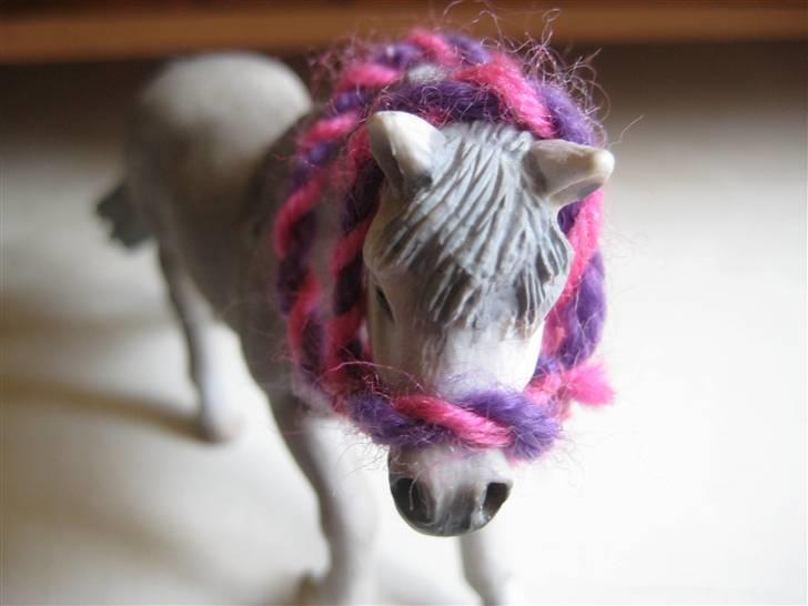 Mit Schleich udstyr - Pony trense
Snoet
Pink og lilla billede 26