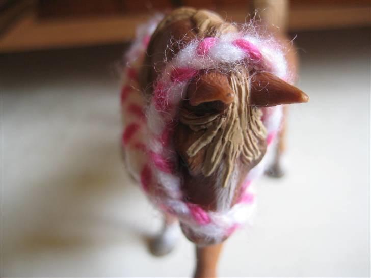 Mit Schleich udstyr - Trense
Lys rød, pink og hvid
Flettet
Uden pandebånd billede 31