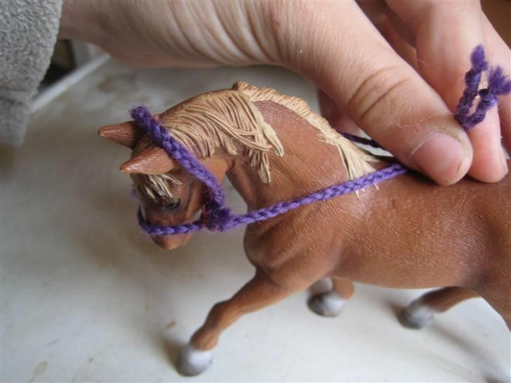 Mit Schleich udstyr - Western trense
Lilla
Flettet
Usammenhængende tøjler
Uden pandebånd billede 41