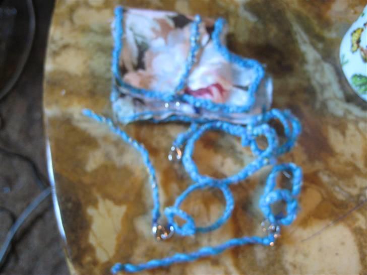 Mit Schleich udstyr - Sæt:
(På billedet hele sættet)

I sættet er:
Fold grime
Stævne grime
Trense
Stævne dækken billede 57