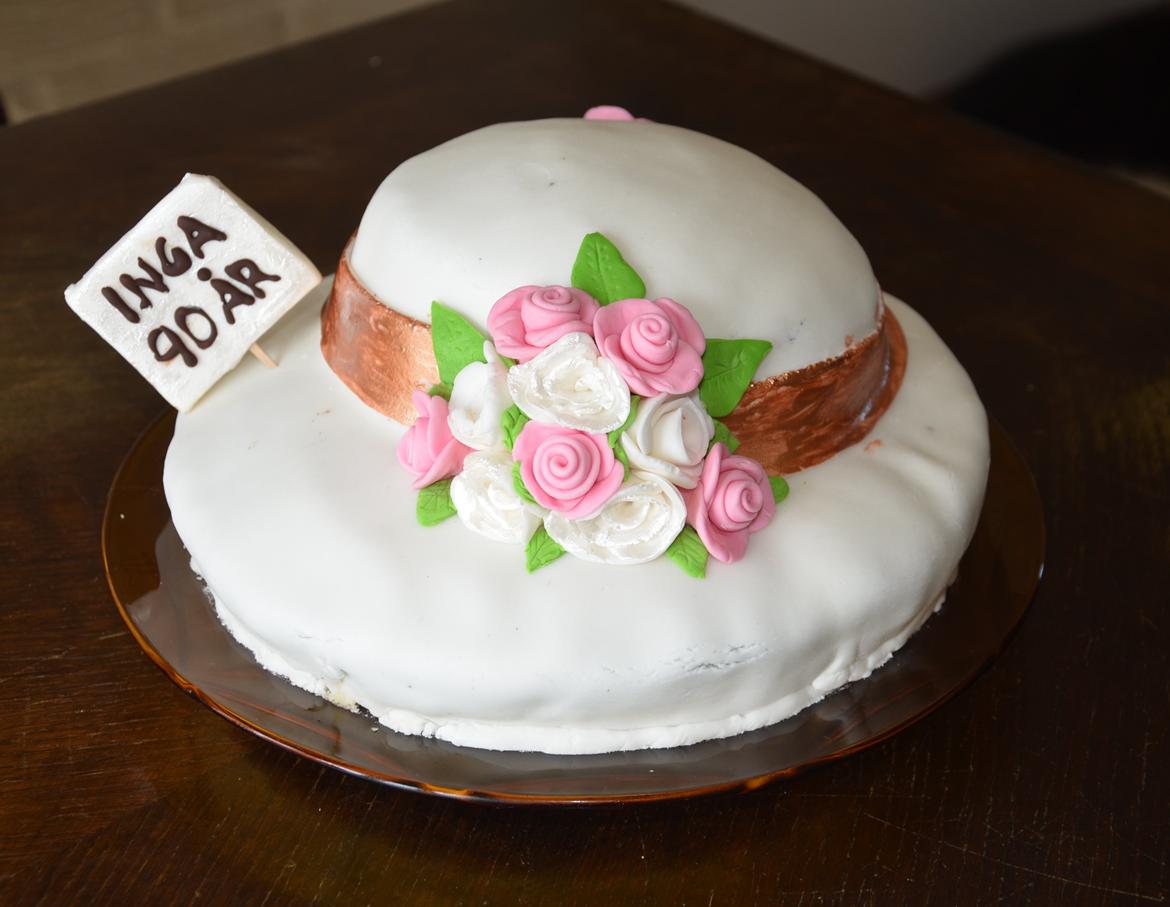 Kager - "Hat" - min svigermors 90 års fødselsdagskage. :-) billede 19