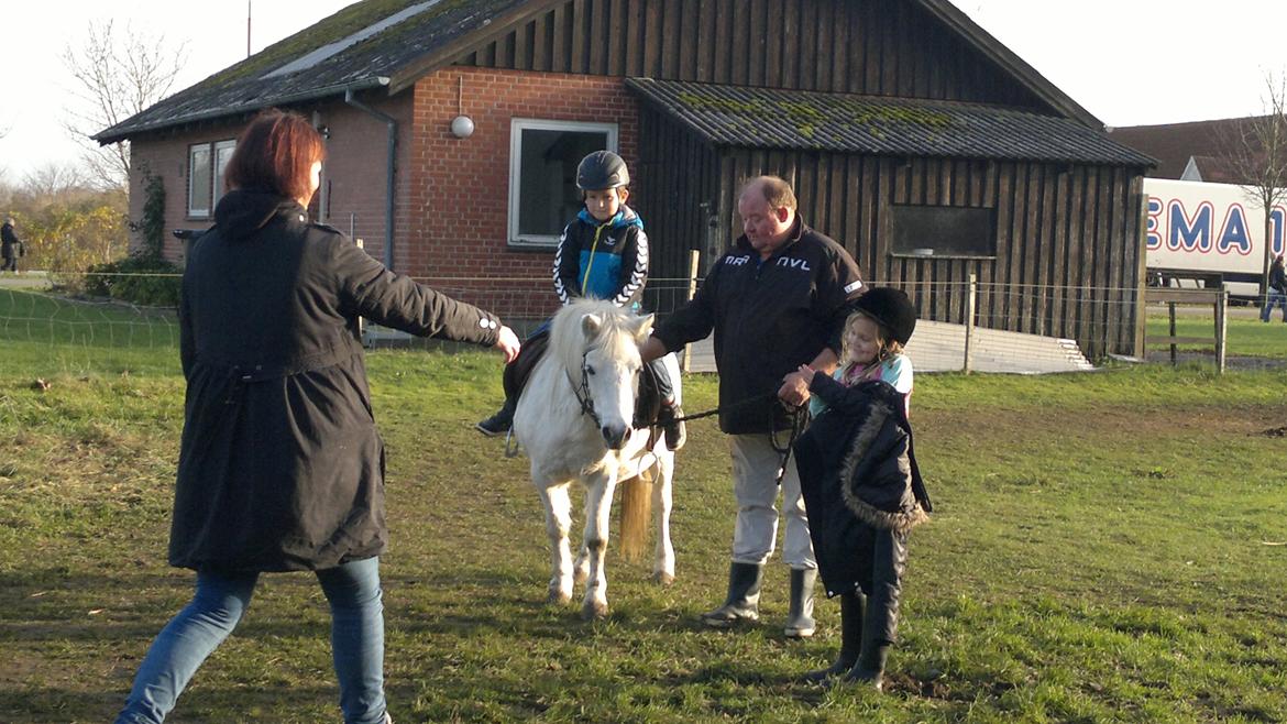 Trække ture til Jule messen på Gram Slot billede 37