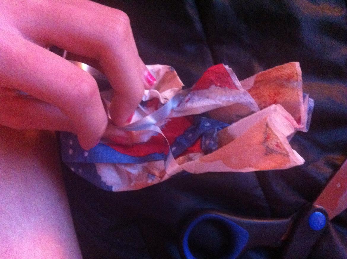 Guide, Julekalender!  - Fold det rundt om gotteposen, så den bliver lukket.  billede 19