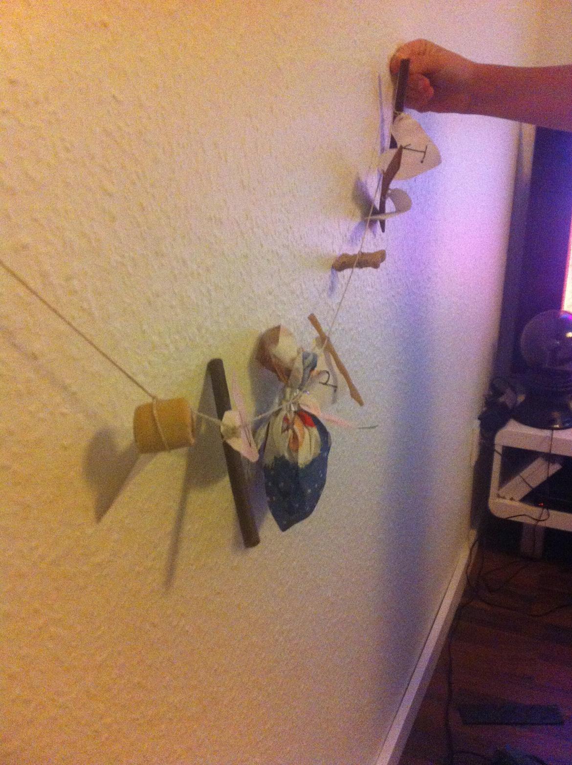 Guide, Julekalender!  - Gør det ved alle hjerterne, og tada.. En super flot kalender til hesten, eller i dette tilfælde hunden. 
På billedet er den ikke helt færdig, men kun til nummer 7. Den skal selv gøres færdig.  billede 11