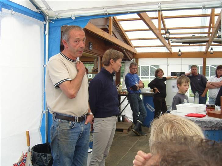 Landstræner kursus 2007 i dressur. - Bo (tidl. springpony landstræner) og Vibsen den sidste aften vi var der oppe billede 7