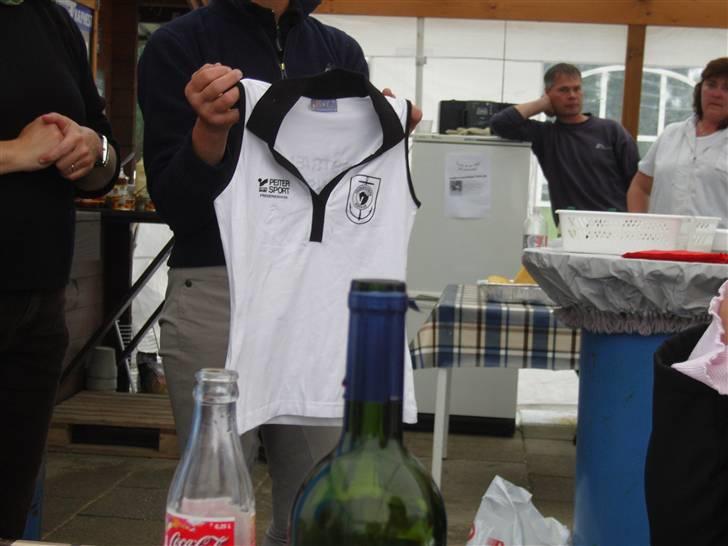 Landstræner kursus 2007 i dressur. - Vi fik en t-shirt hvor der sstår af vi var på kursus hos landstræneren billede 8