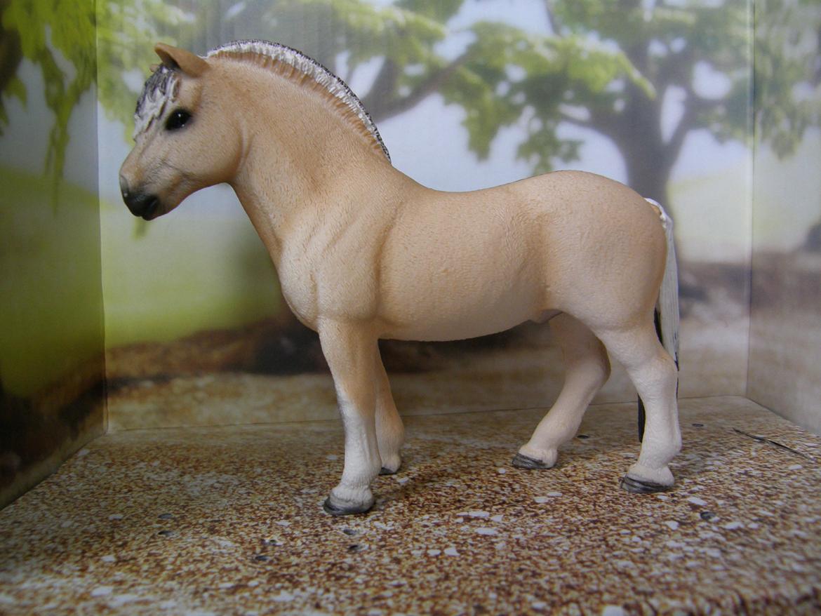 Mine Schleich Dyr - Navn: Ørjar Kvitfjell. Race: Gul Fjordhest. Køn: Hingst Alder: 8 år.  billede 166