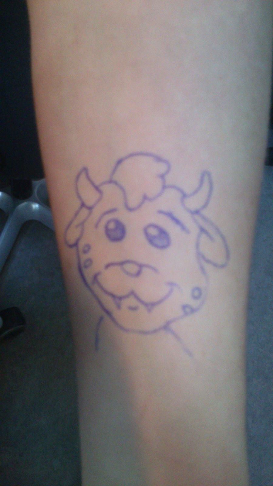 min kreativitet - he he fik lov til at lave en tatto på en omme fra skolen :D billede 40