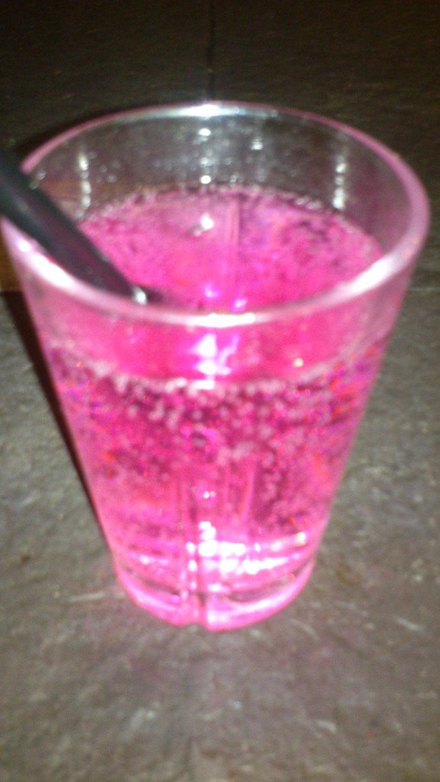 underligt mad  - lyserød sodavand det hedder prinsesse vand og kan købes i butikkerne min købmand ved jeg har og abc lavpris har dem også billede 3