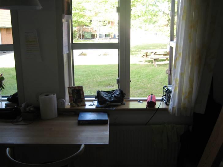 Halstedhus efterskole - Mit værelse (skrivebordet) billede 6