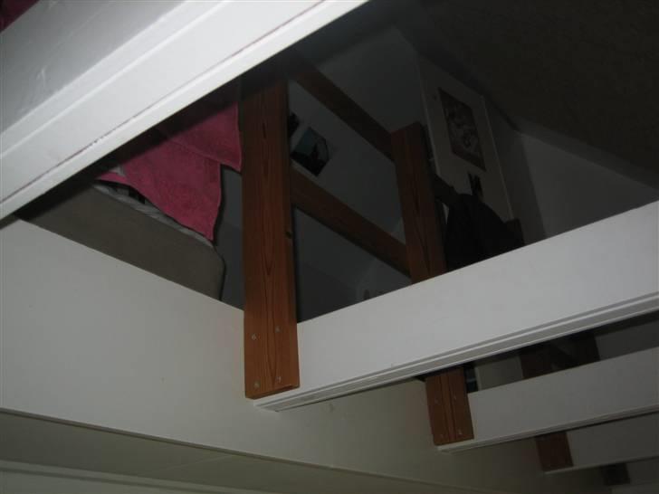 Halstedhus efterskole - Nedefra og op på min halvdel billede 10