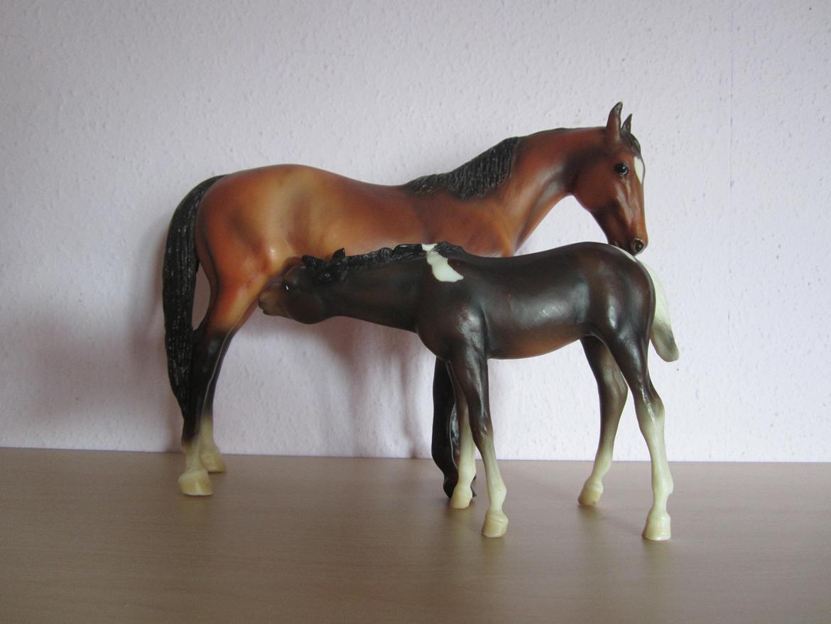 breyer heste - 350 - lidt knubs, mest på føllet billede 8