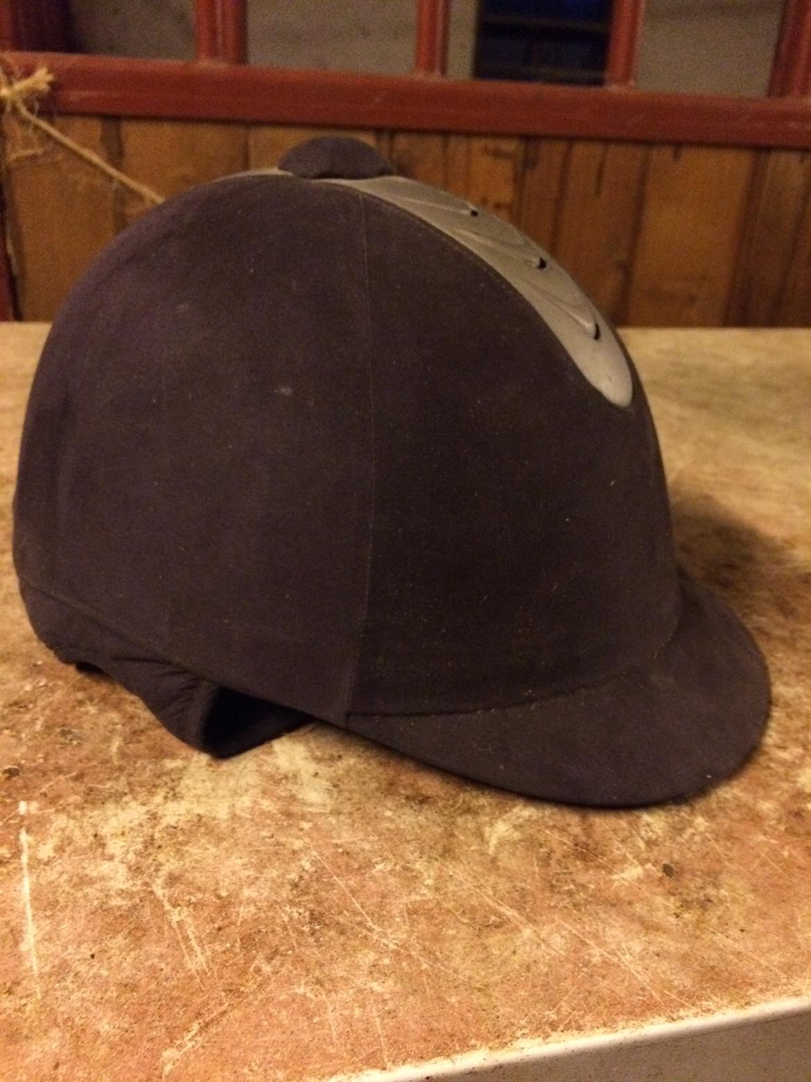 Ridehjelm str 53 billede 1