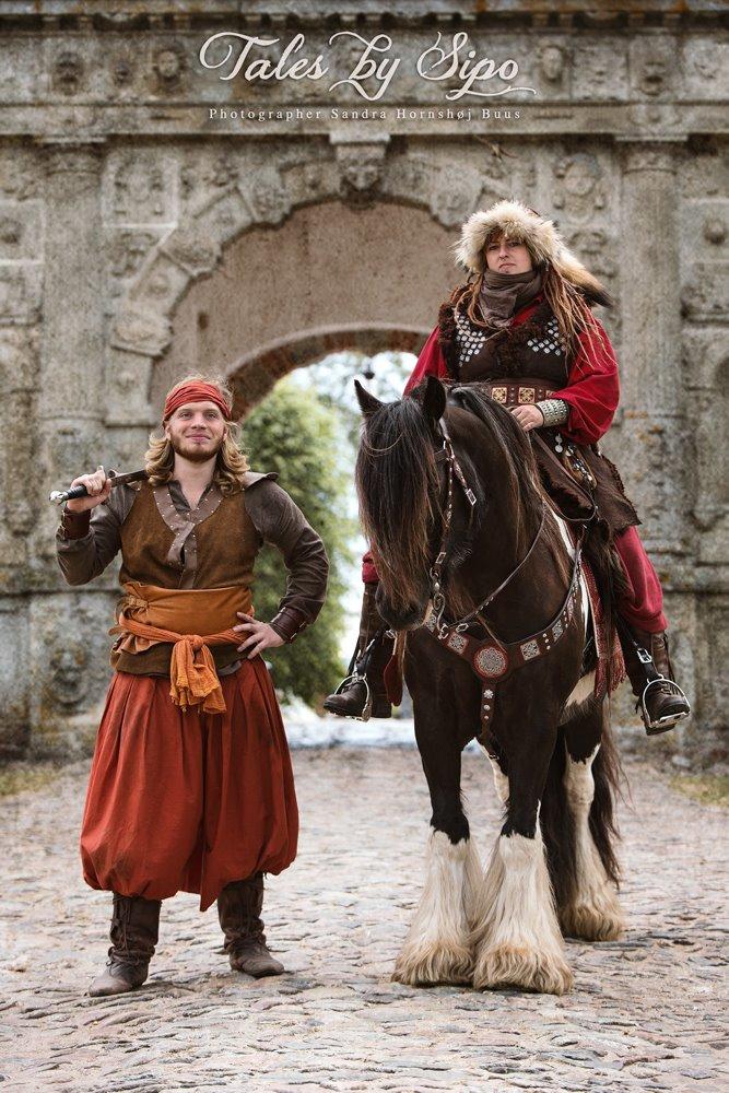 Middelalderdage på Voergaard Slot 2015 - Ridder Ronja, hendes hest Sirius og hendes væbner Kasper ... Fotograf: Tales by Sipo billede 6