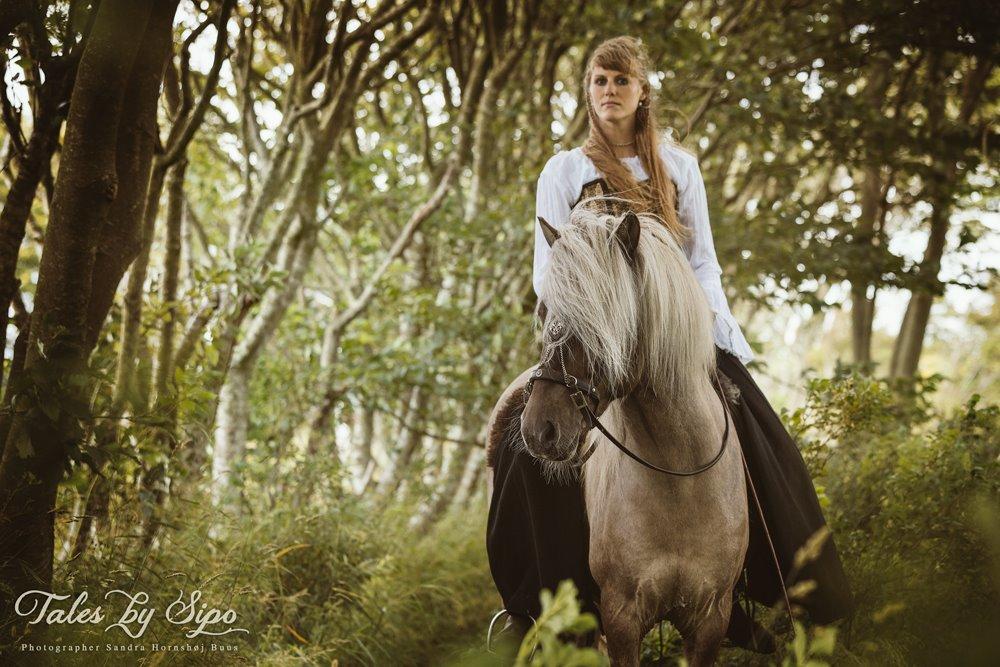 Katrine Thygesen Buur og hestene - Katrine og hendes hingst Dansari ... Fotograf: Tales by Sipo billede 9