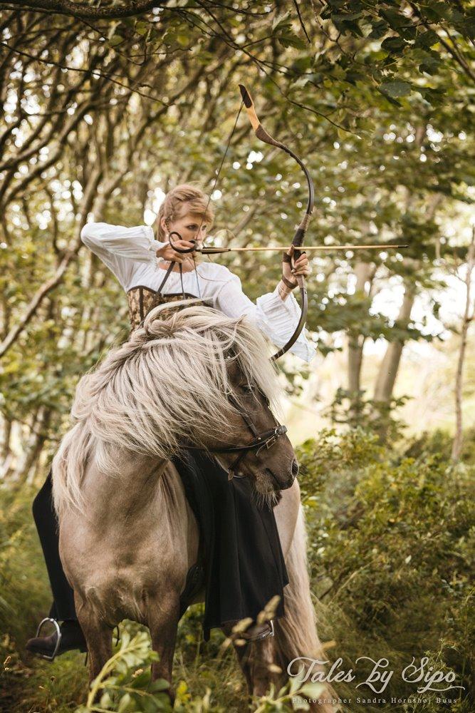Katrine Thygesen Buur og hestene - Katrine og hendes hingst Dansari ... Fotograf: Tales by Sipo billede 10