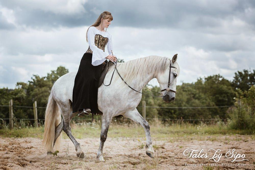Katrine Thygesen Buur og hestene - Katrine og Zulema ... Fotograf: Tales by Sipo billede 13