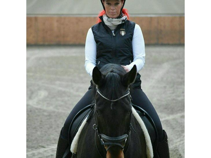 {{currentPhoto.altText}} billede {{currentPhoto.number}}