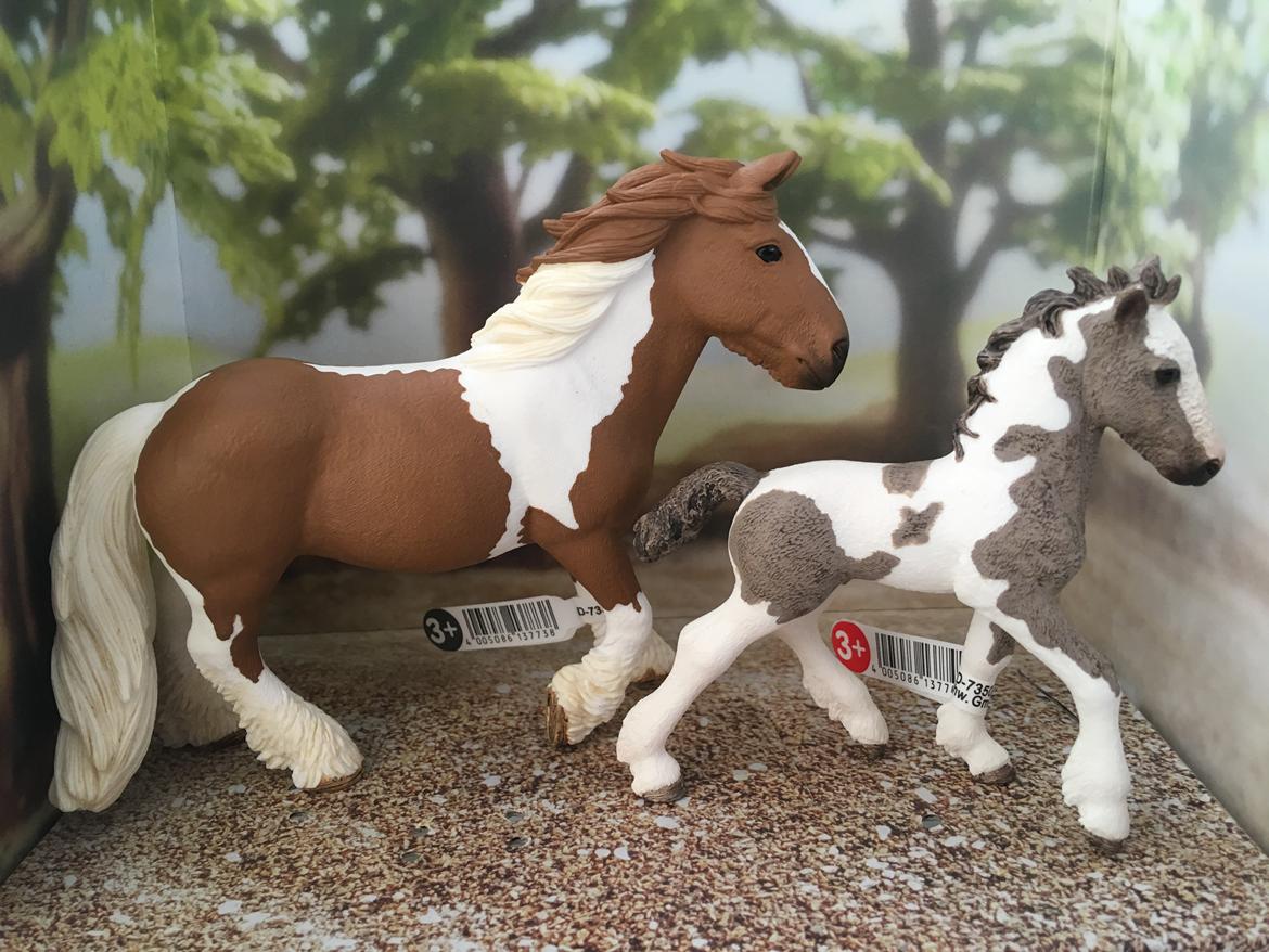 Mine Schleich Dyr - Navn: Coribell. Race: Tinker. Køn: Hoppe. Alder: 16 år. Navn: Hindbærgårdens Caya Daughter Of Stanley. Køn: Hoppe. Alder: en uge. Stamtavle: Mor: Coribell. Far: Holms Stanley billede 194