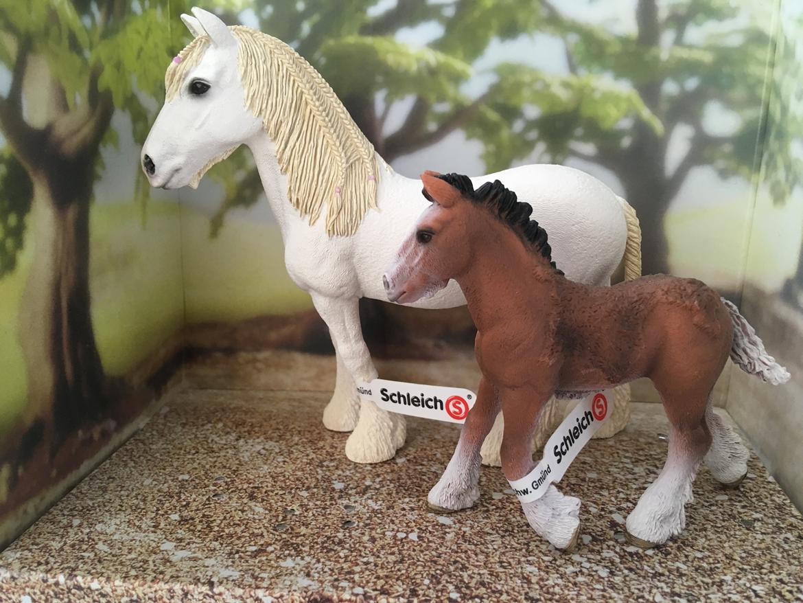 Mine Schleich Dyr - Navn: Ulivia. Race: Shire. Køn: Hoppe. Alder: 5 år. Navn: Hindbærgårdens Uptown Girl. Køn: Hoppe. Alder: 5 uger. Stamtavle: Mor: Ulivia. Far: Camelot billede 197