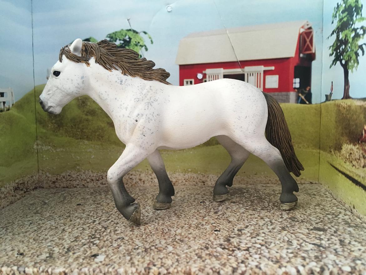 Mine Schleich Dyr - Navn: Lilje. Race: Camargue. Køn: Hoppe. Alder: 15 år billede 199