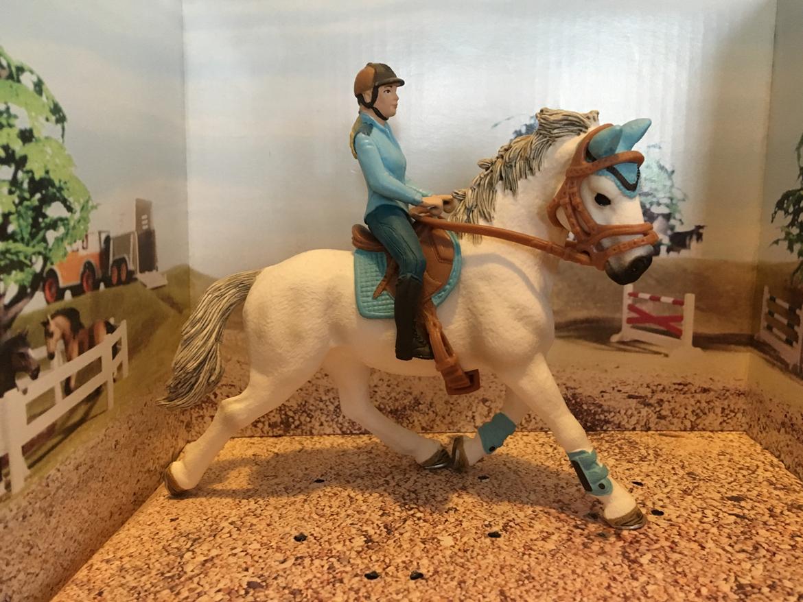 Mine Schleich Dyr - Navn: Hollyway Race: Ukendt Køn: hoppe Alder. 11 år Rytter: Laura billede 215