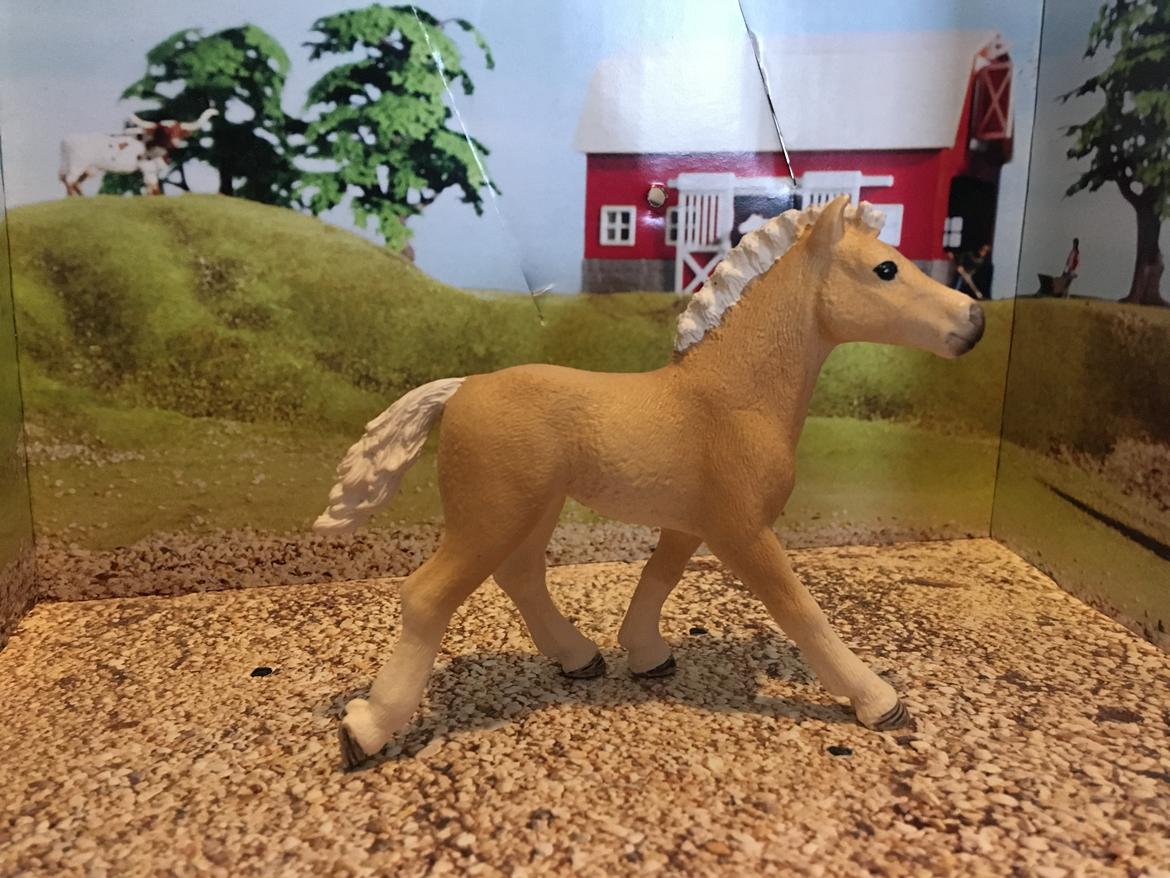 Mine Schleich Dyr - Navn: Hindbærgårdens Ron W Race: Haflinger Køn: Hingst Alder: 10 år Stamtavle: Mor: Mrs W Far: Mr Weasley billede 138