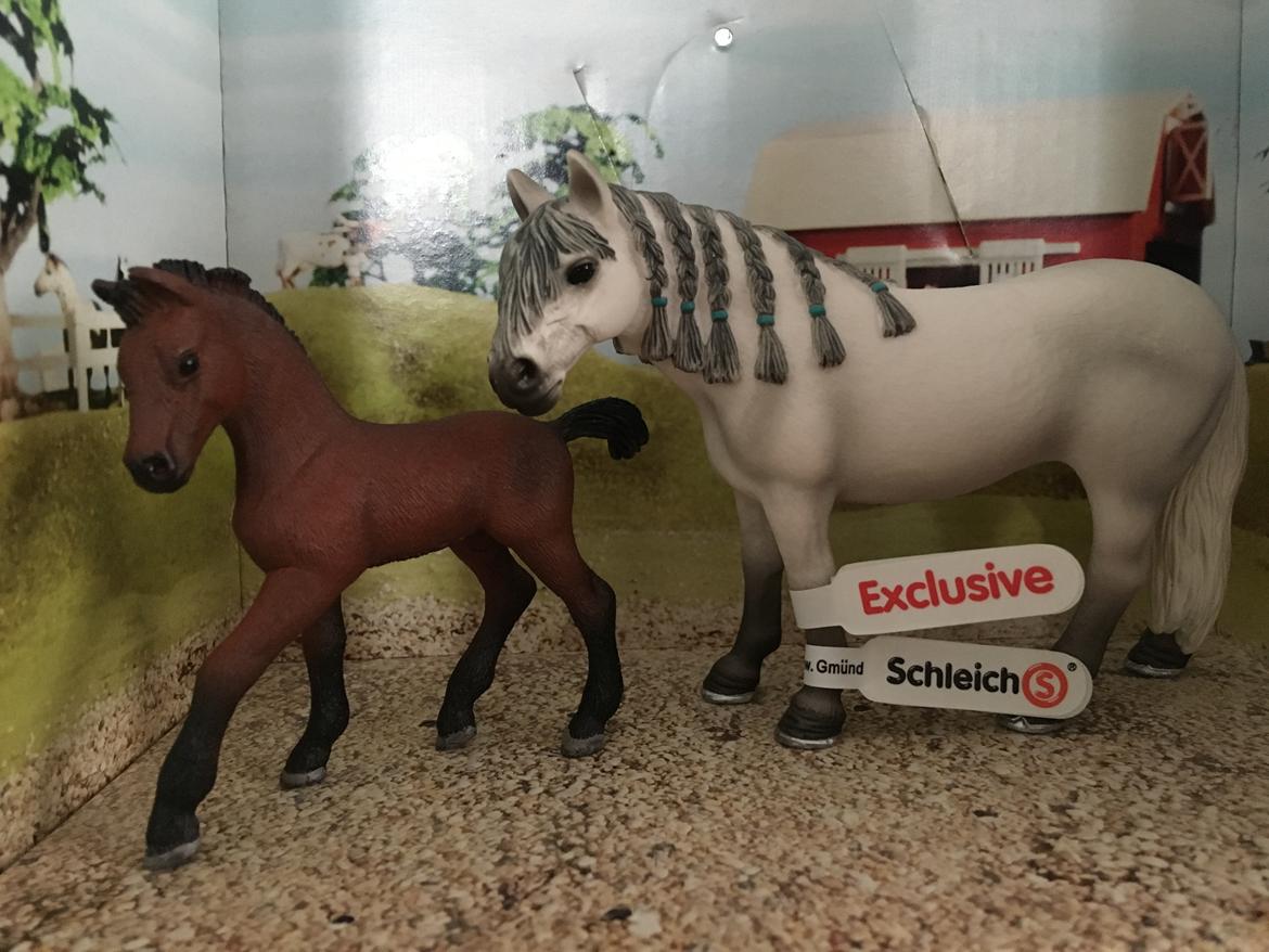 Mine Schleich Dyr - Navn: Melleiha Race: Andalusier Køn: Hoppe Alder: 10 år Navn: Hindbærgårdens Mdina Køn: Hoppe Alder: 3 mdr. Stamtavle: Mor: Melleiha Far. Xlendi billede 261