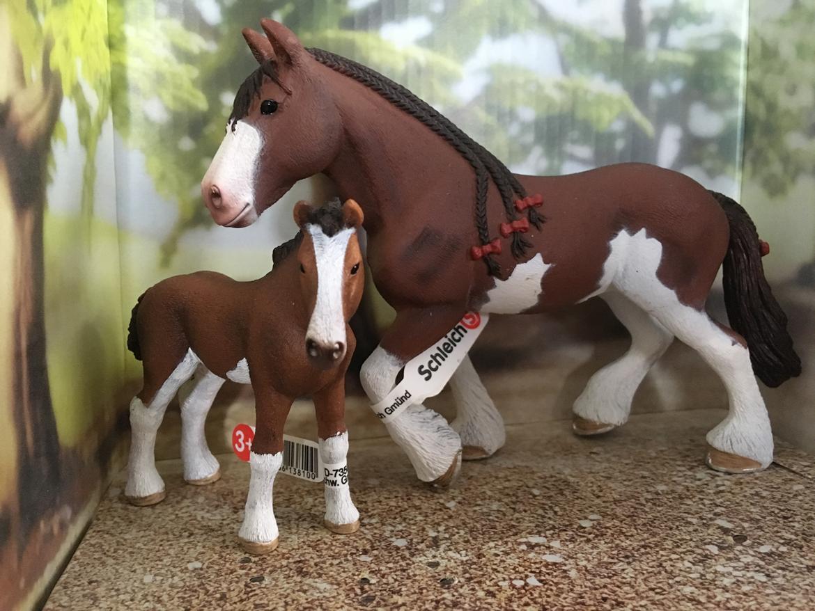 Mine Schleich Dyr - Navn: Josephine Race: Clydsdale Køn: Hoppe Alder: 10 år Navn: Hindbærgårdens Jade Køn: Hoppe Alder: 5 uger Stamtavle: Mor: Josephine Far: Casper billede 293